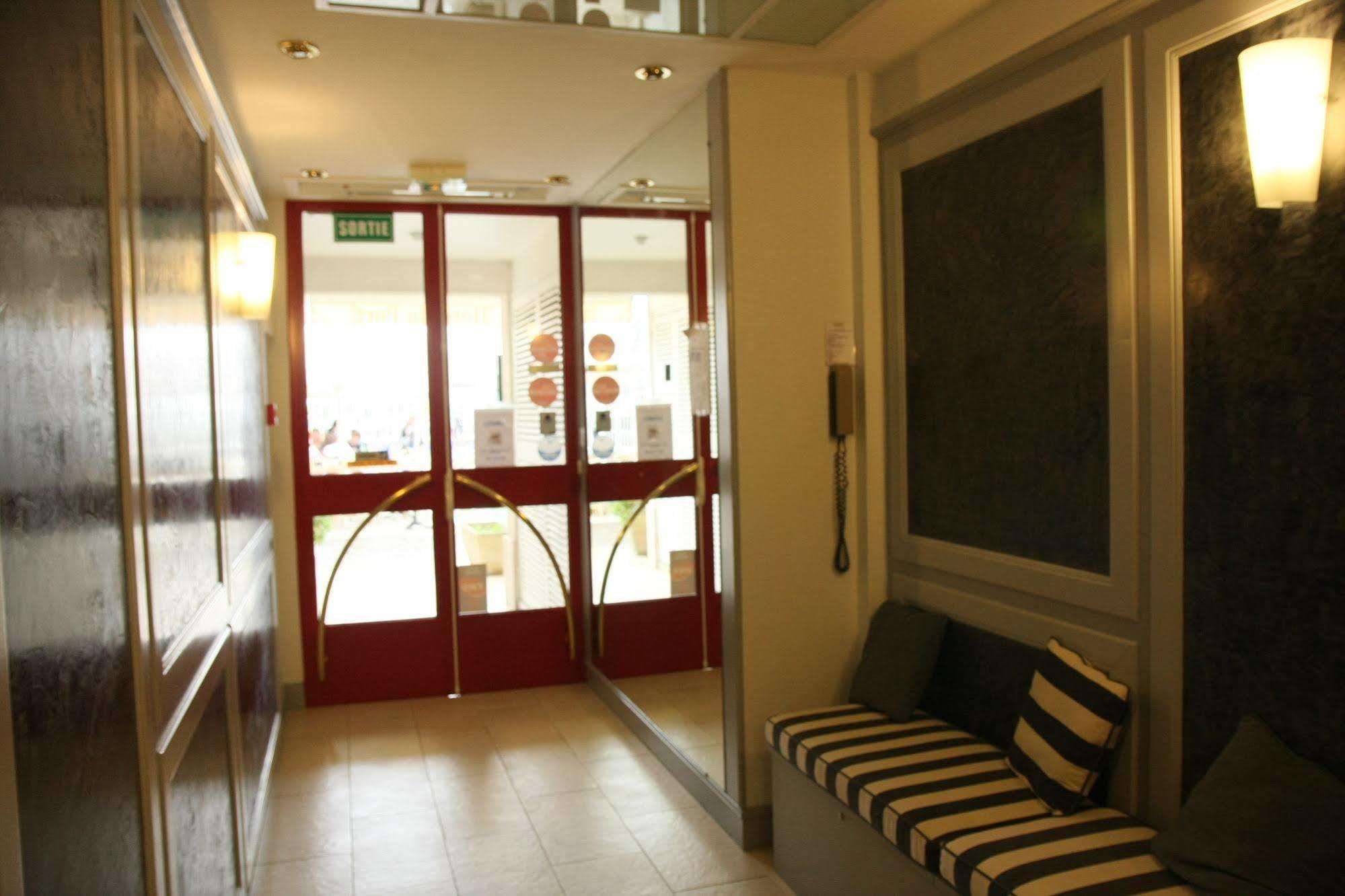Hotel Du Port Saint-Martin-de-Re Bagian luar foto